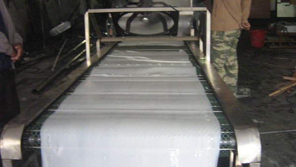 清遠陽(yáng)山的何先生購買(mǎi)500型河粉機.jpg